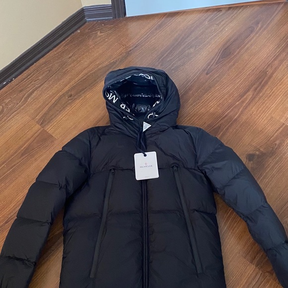BRAND NEW MONCLER WINTER JACKET - Picture 5 of 8